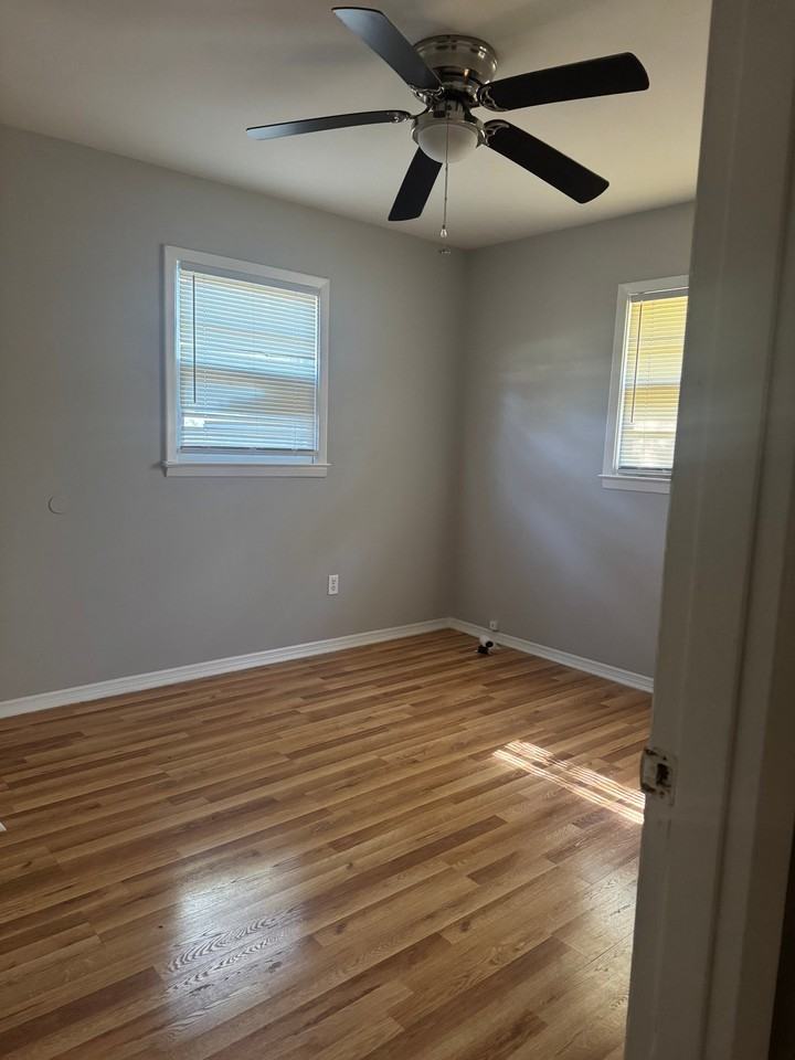 102 Oklahoma Ave - Photo 4 of 11