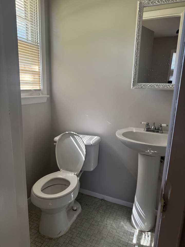 102 Oklahoma Ave - Photo 5 of 11