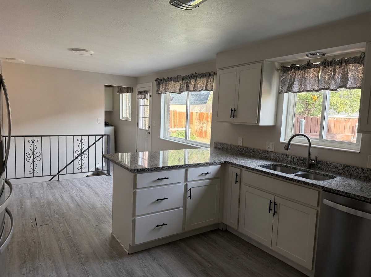 1562 Tyler Ave - Photo 3 of 13