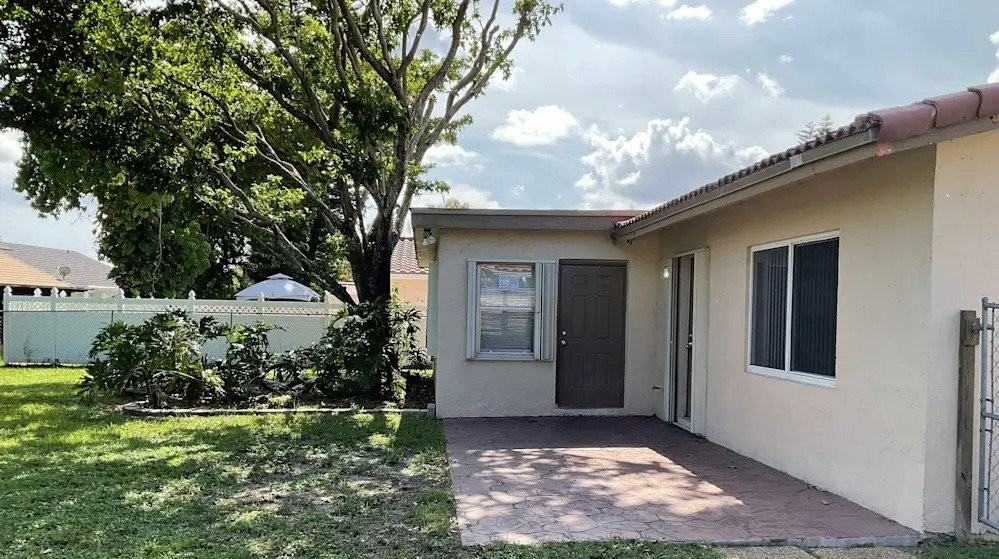 8511 Nw 18th Pl - Photo 2 of 9