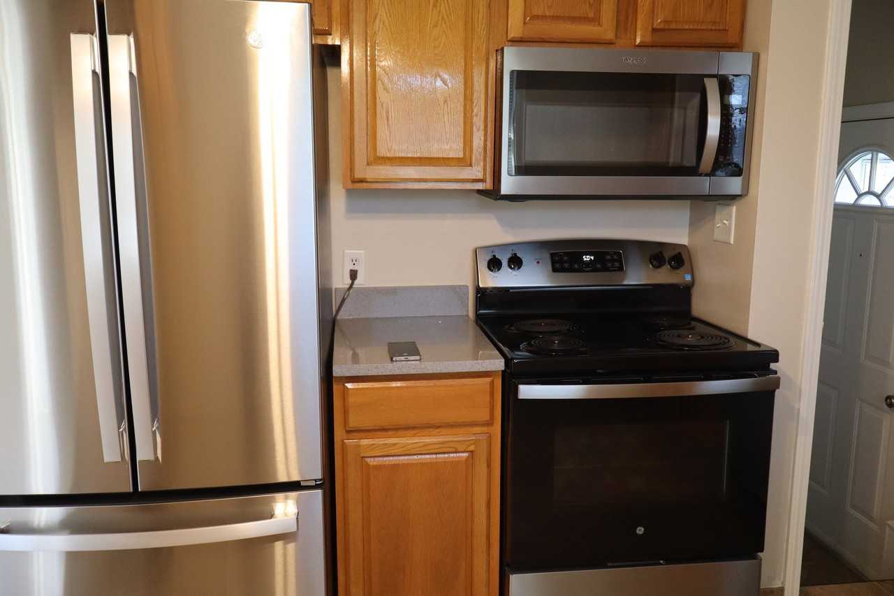 402 E Watrous Ave - Photo 2 of 20