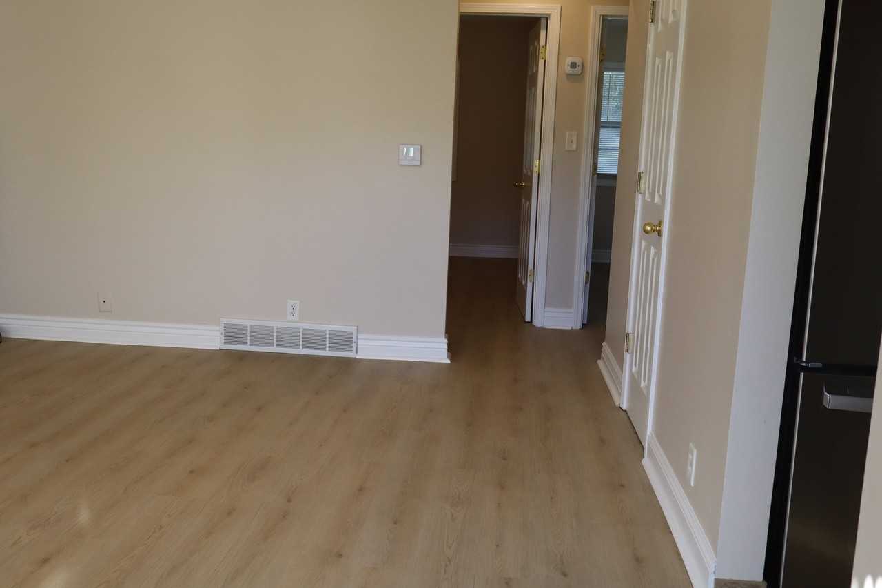 402 E Watrous Ave - Photo 3 of 20