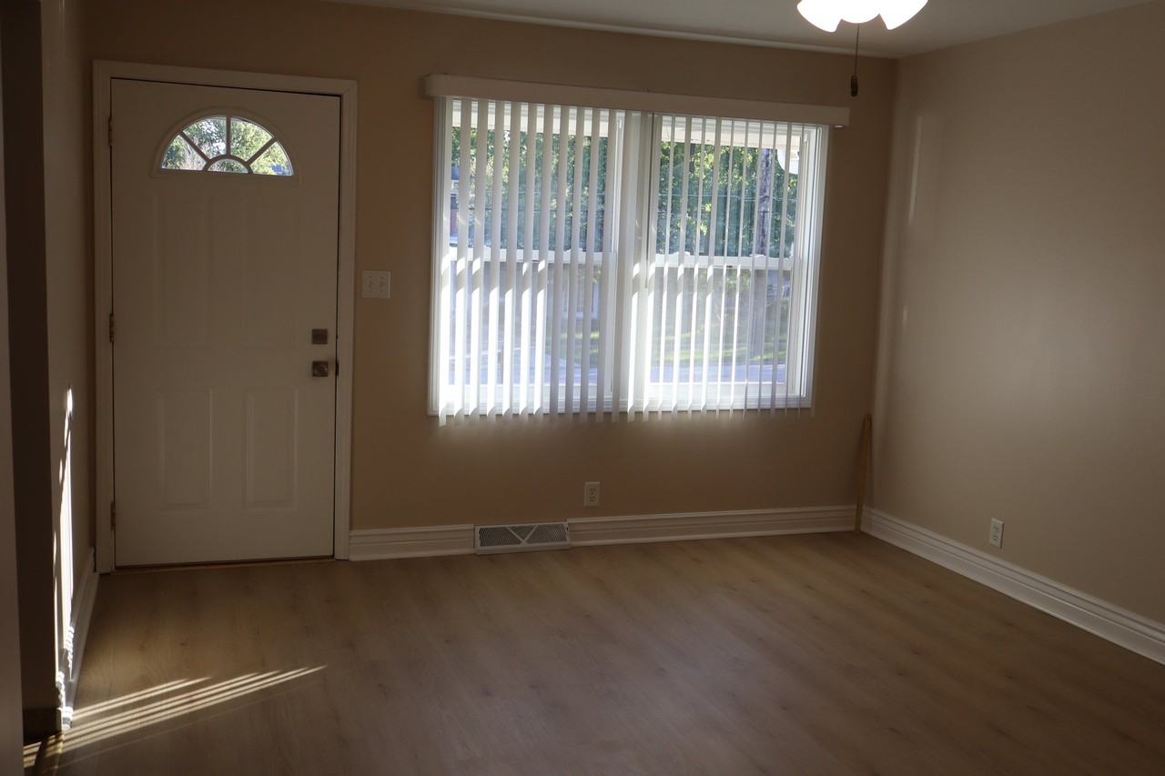 402 E Watrous Ave - Photo 4 of 20