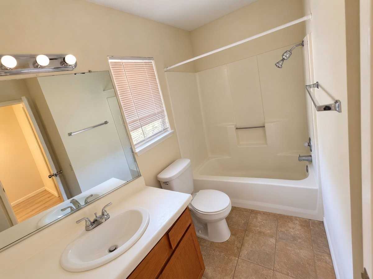 2071 Joynichole Dr - Photo 2 of 9