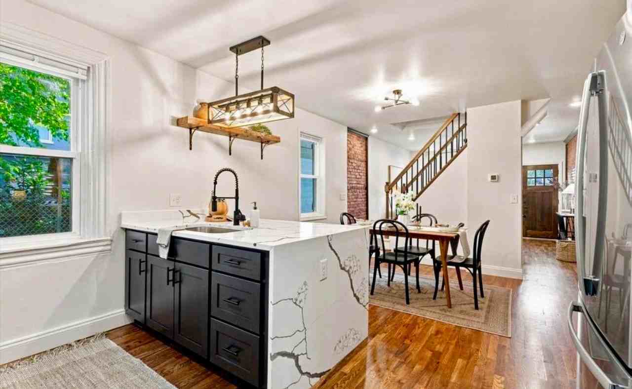 513 Spruce St - Photo 6 of 17