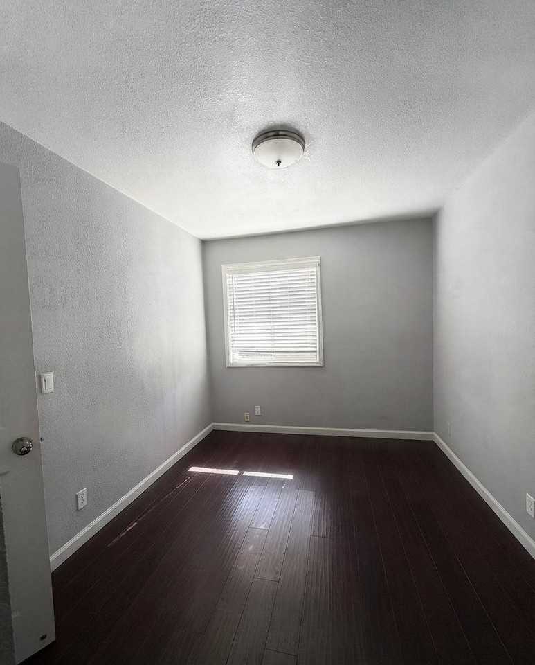 333 Colonial Cir - Photo 5 of 7