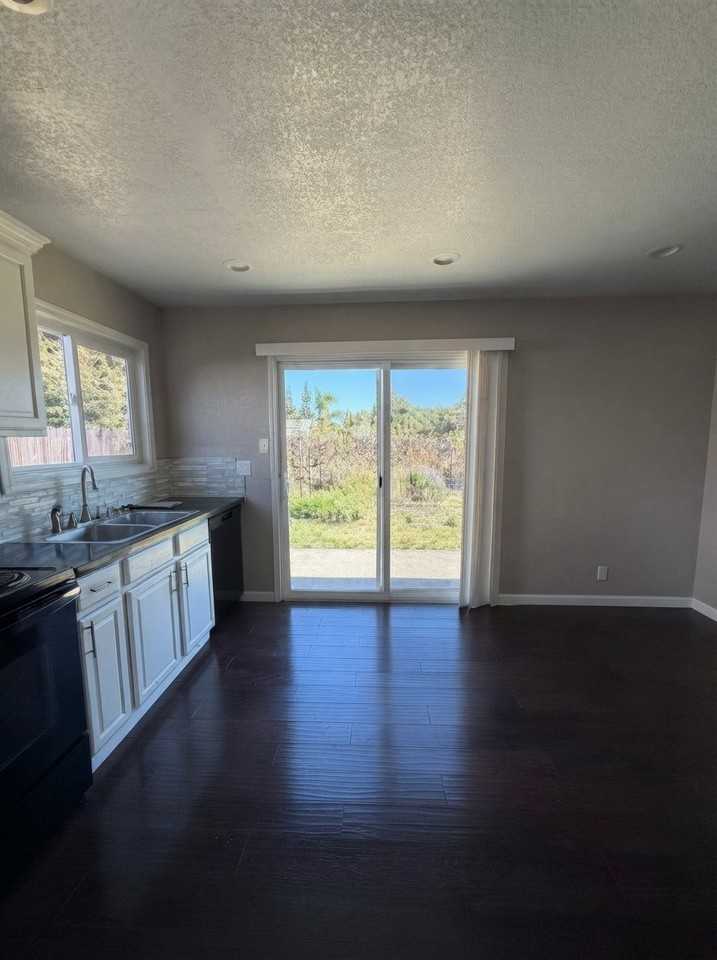 333 Colonial Cir - Photo 6 of 7