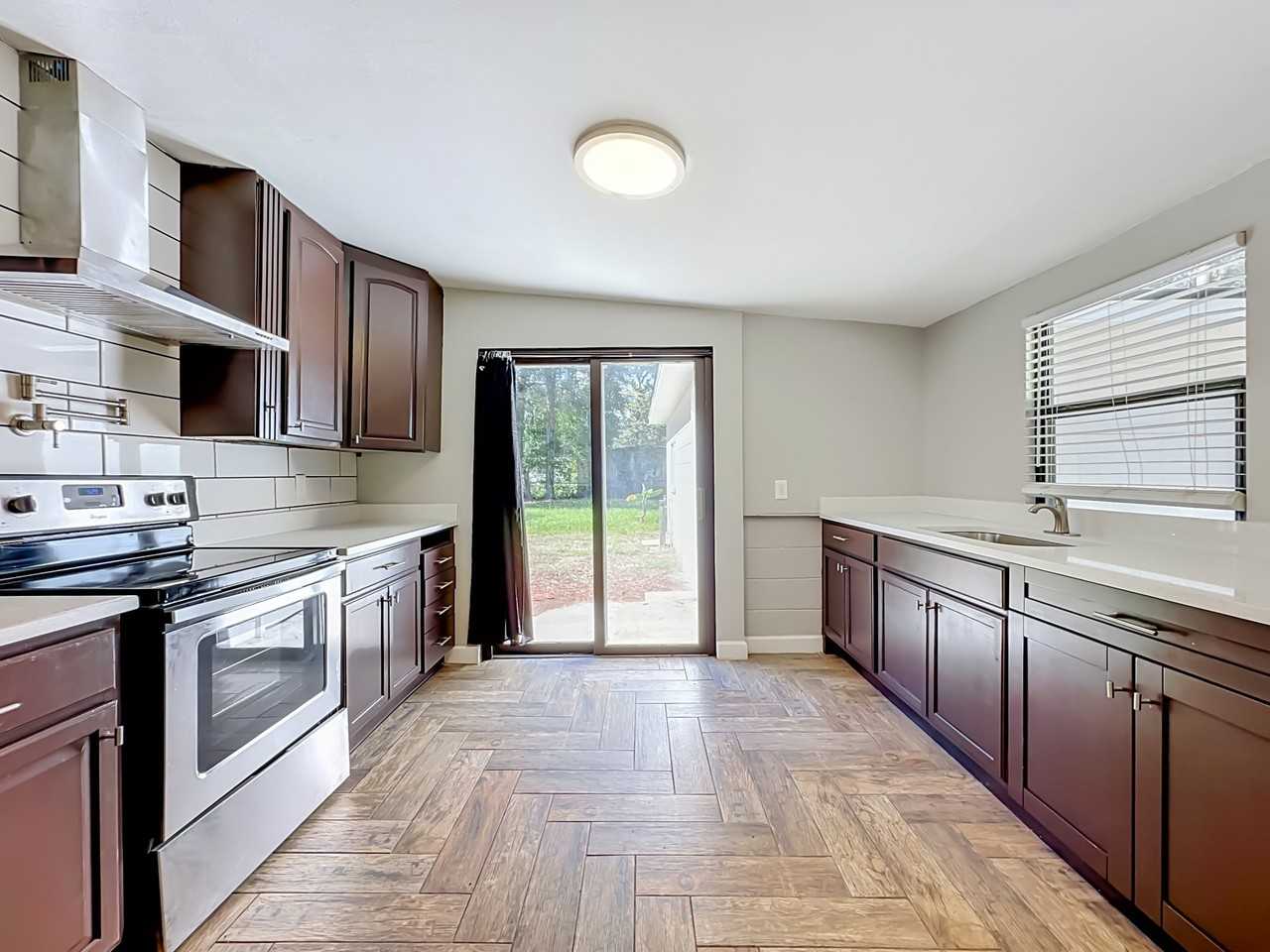 10540 Suomi St - Photo 4 of 19
