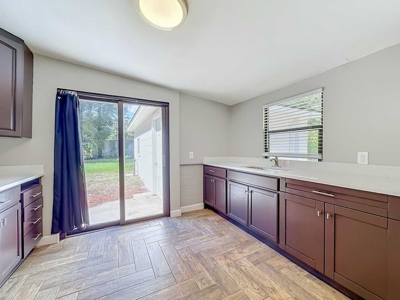 10540 Suomi St - Photo 5 of 19