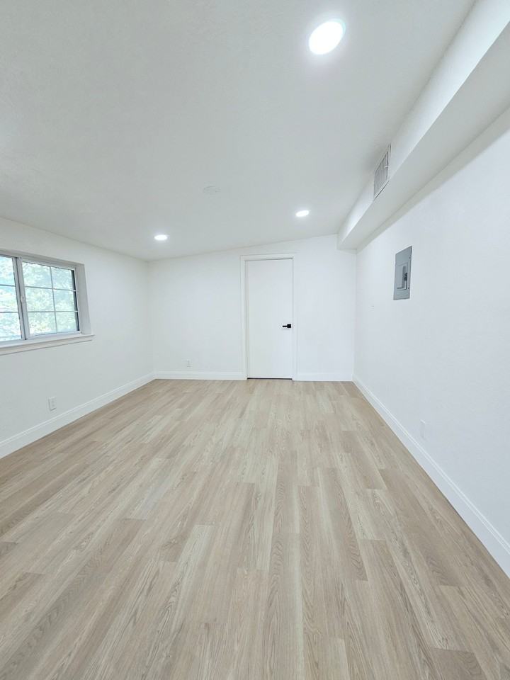 323 Cresham Dr - Photo 7 of 10