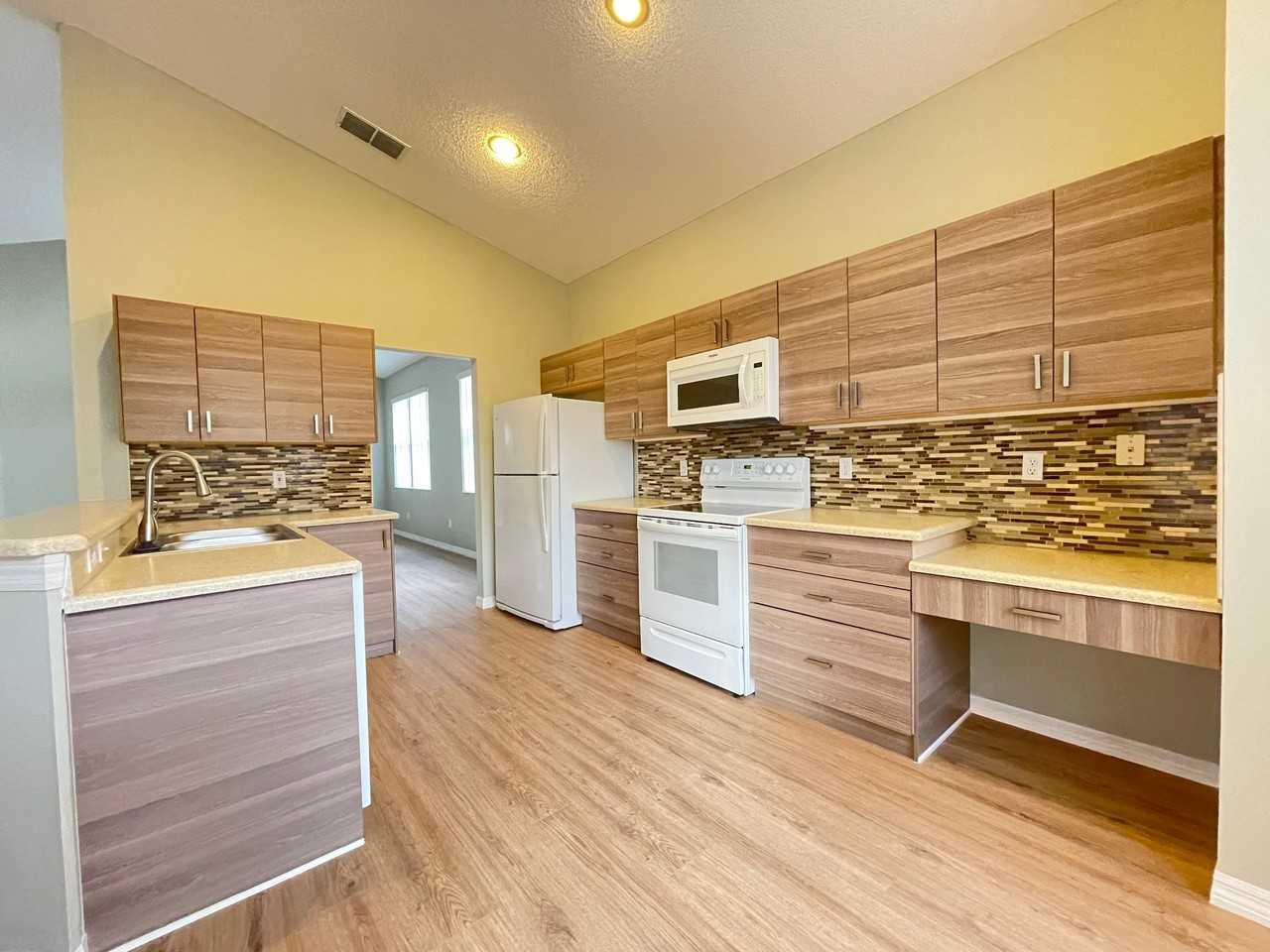 2412 Runyon Cir - Photo 2 of 18