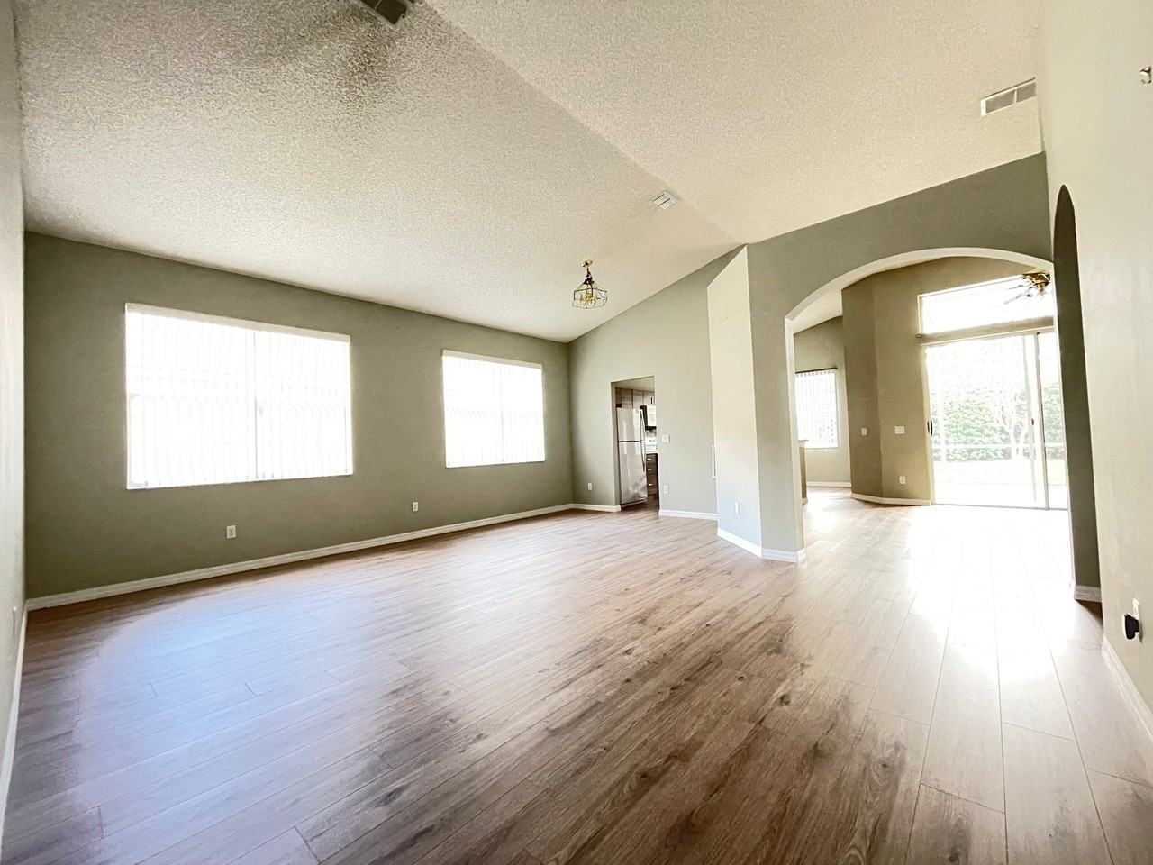 2412 Runyon Cir - Photo 7 of 18