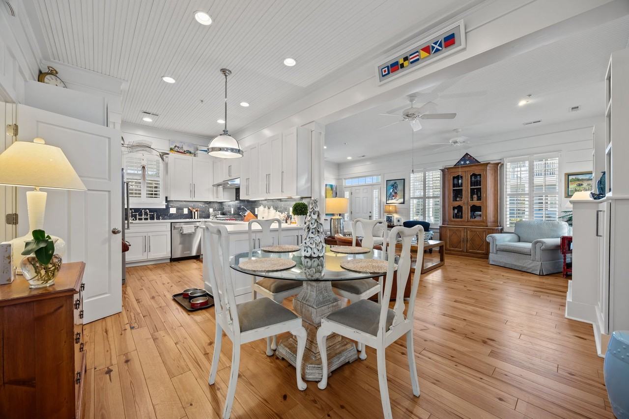 1000A Village Ln #A - Photo 2 of 20
