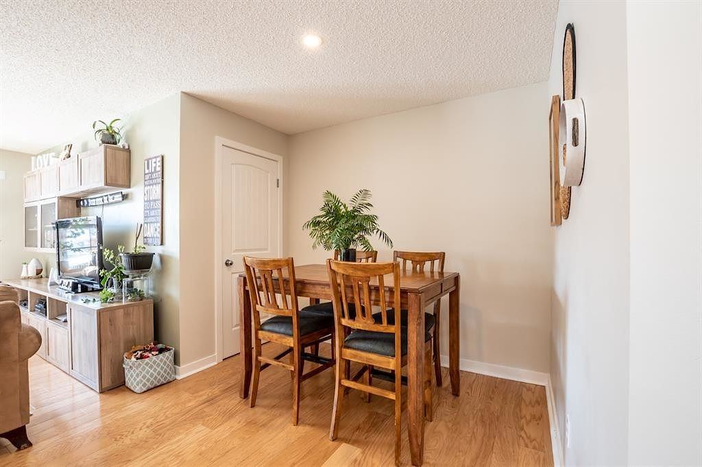 8 Everridge Sq Sw - Photo 2 of 9