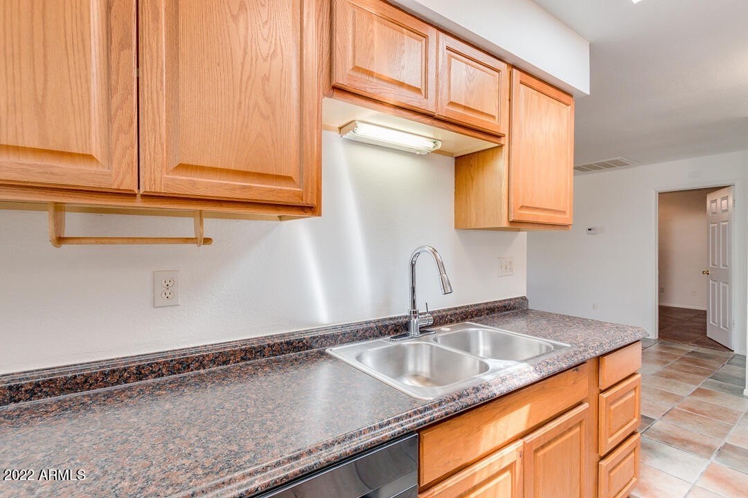 602 W Tonopah Dr #7 - Photo 7 of 25