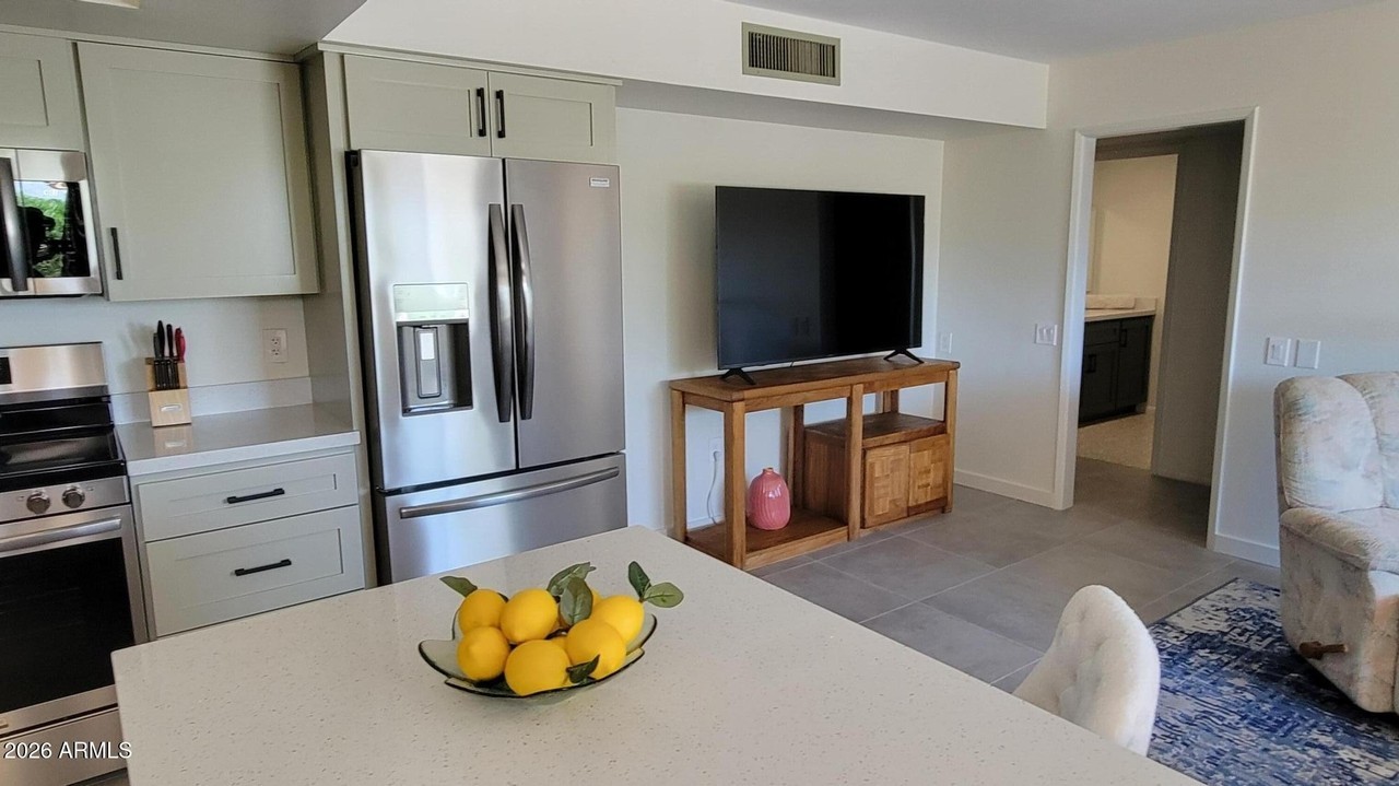 12930 W Seville Dr - Photo 4 of 46