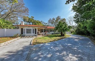 featured image of 2608 Oakwood Dr