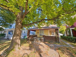featured image of 1201 N Oxford St