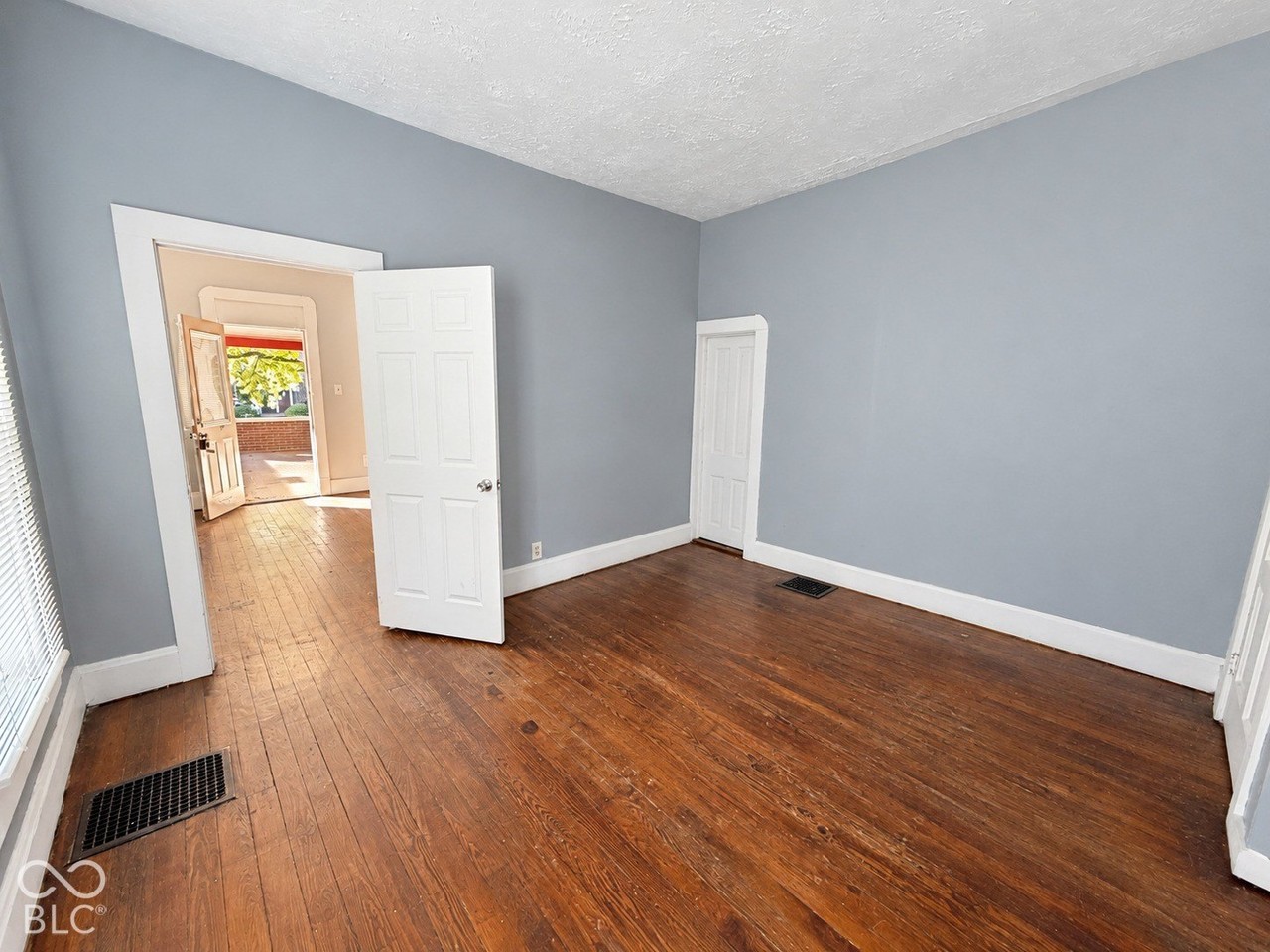 1201 N Oxford St - Photo 6 of 13