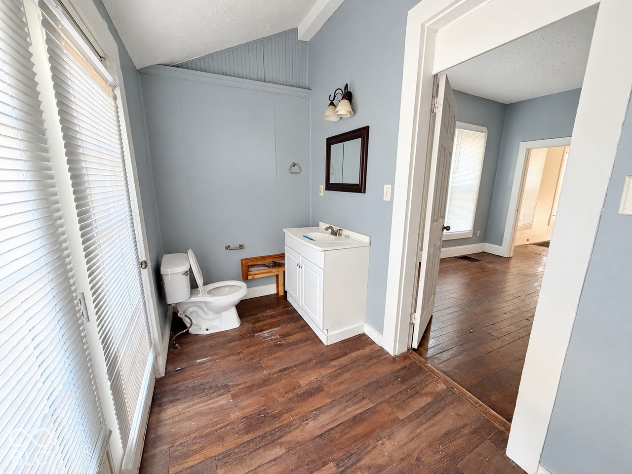 1201 N Oxford St - Photo 7 of 13
