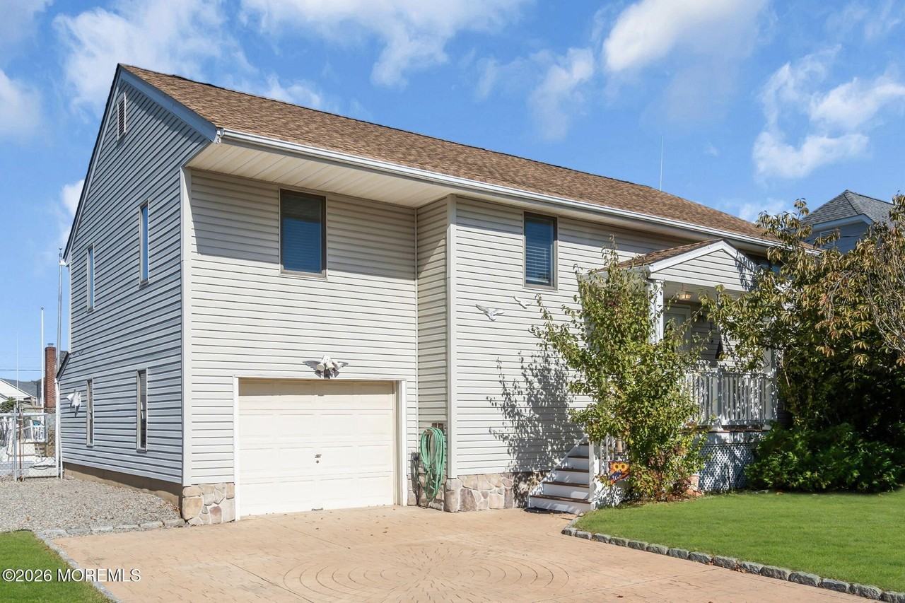 229 Pine Dr - Photo 2 of 50