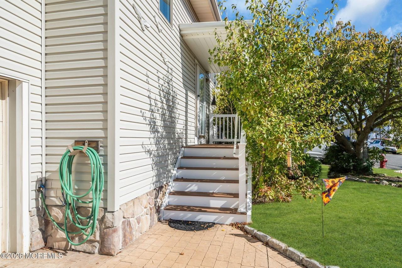 229 Pine Dr - Photo 3 of 50