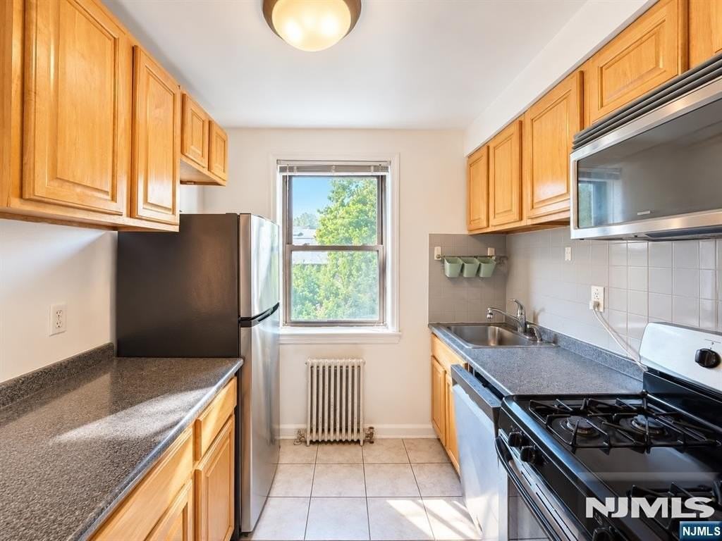 418 Main St #C2 - Photo 4 of 7