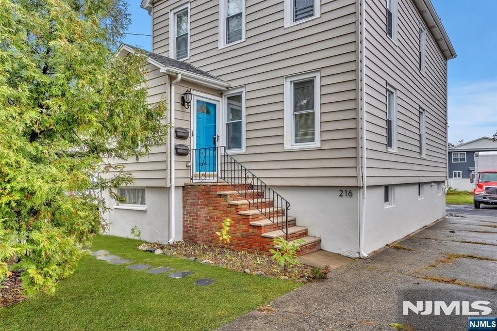 216 Phillips Ave #1FL - Photo 2 of 22