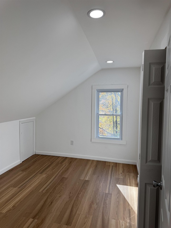247 W Mitchell St - Photo 4 of 7