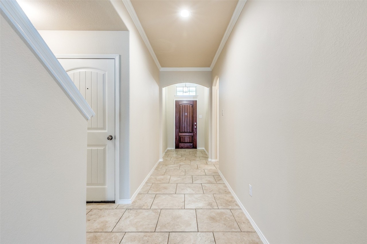 520 Pollyann Trl - Photo 2 of 23
