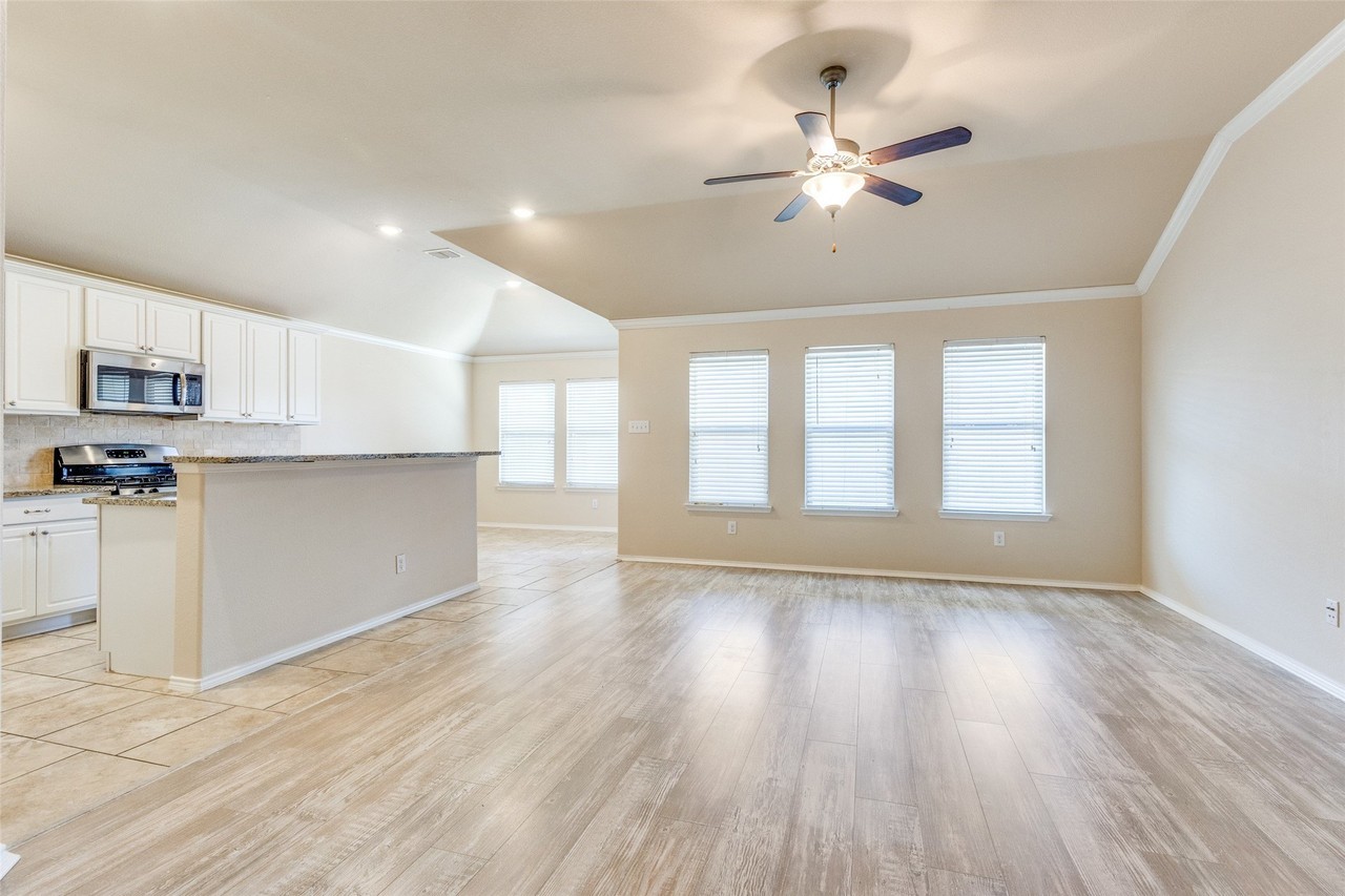 520 Pollyann Trl - Photo 4 of 23