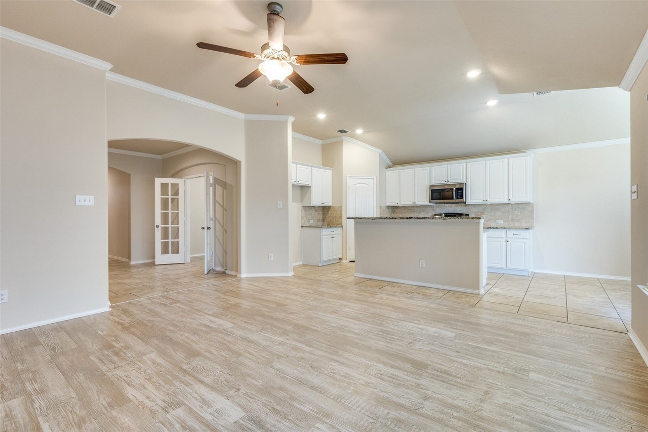 520 Pollyann Trl - Photo 5 of 23