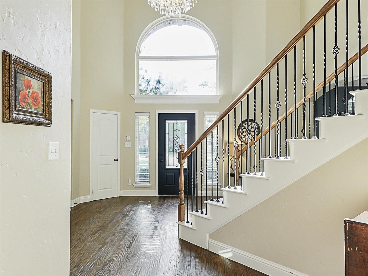 2050 Sleepy Hollow Trl - Photo 4 of 40