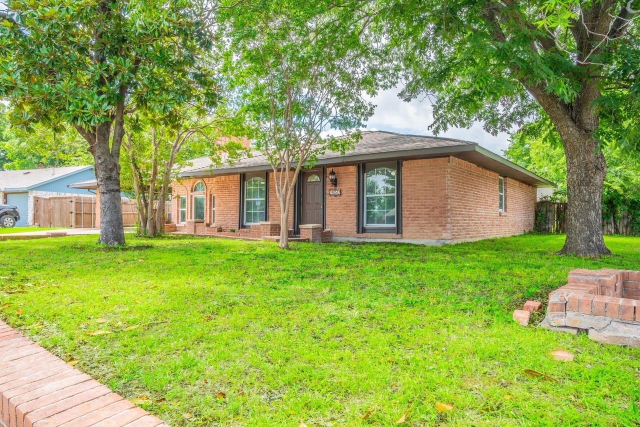 2652 Bluebird Ln - Photo 2 of 24