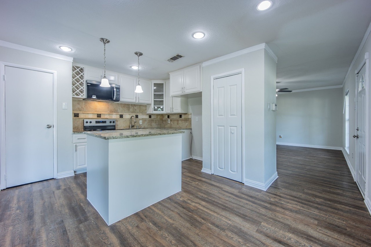 2652 Bluebird Ln - Photo 7 of 24