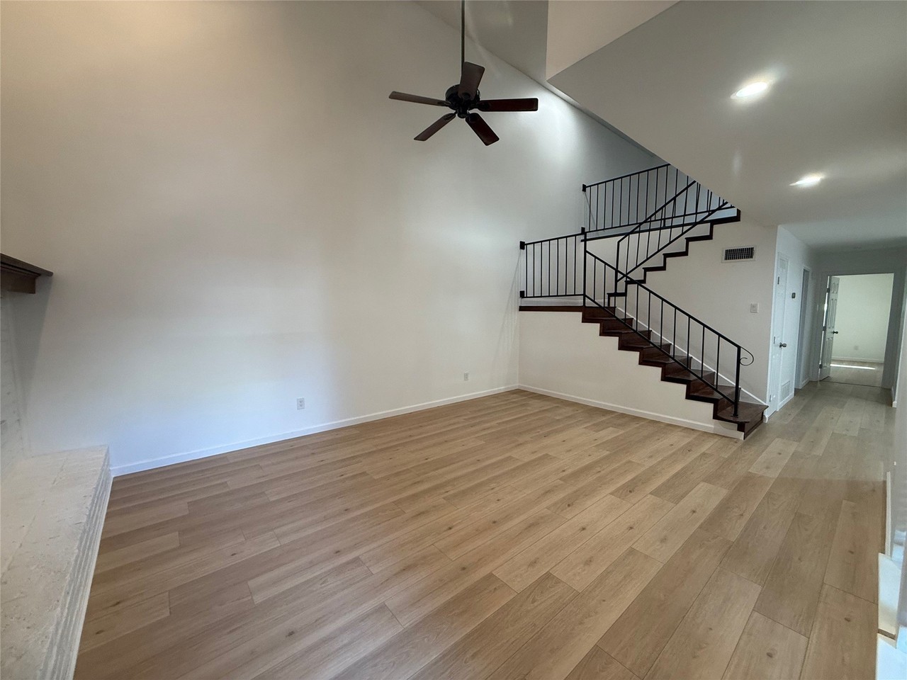 207 E Harwood Rd #18 - Photo 2 of 31