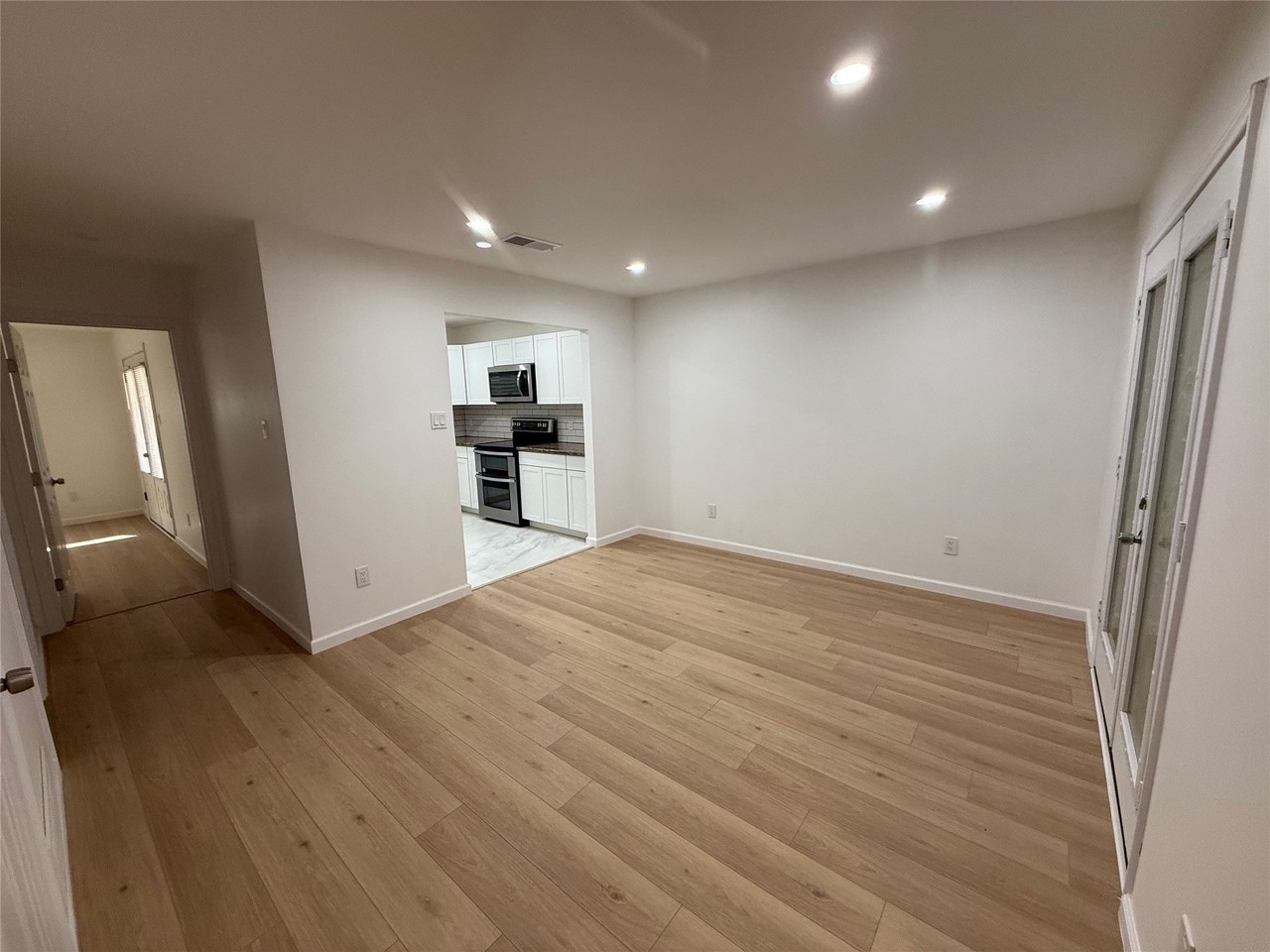 207 E Harwood Rd #18 - Photo 5 of 31