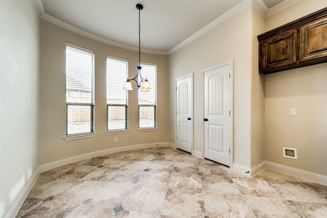 600 England St - Photo 4 of 15