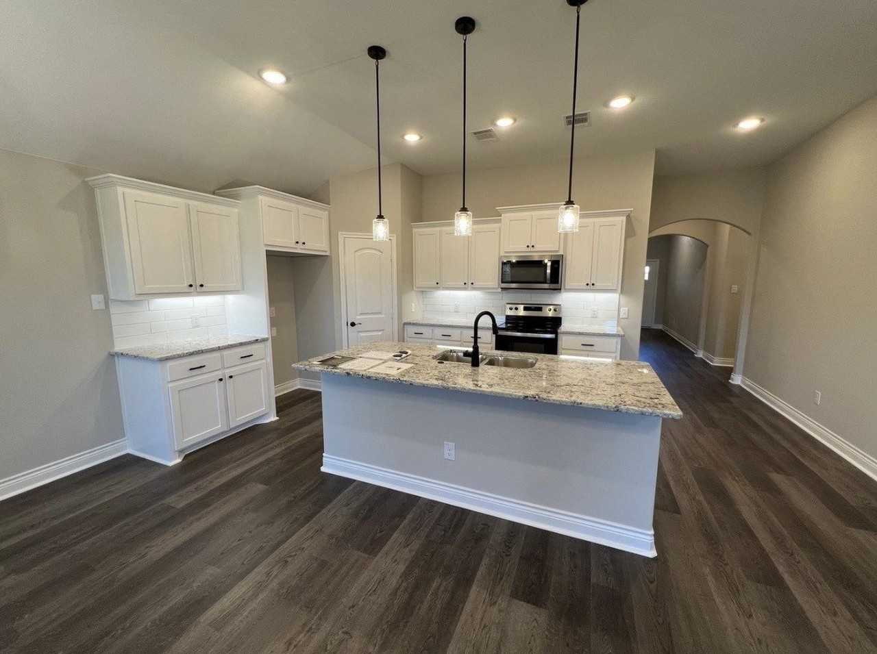 7505 Scott Ln - Photo 3 of 17