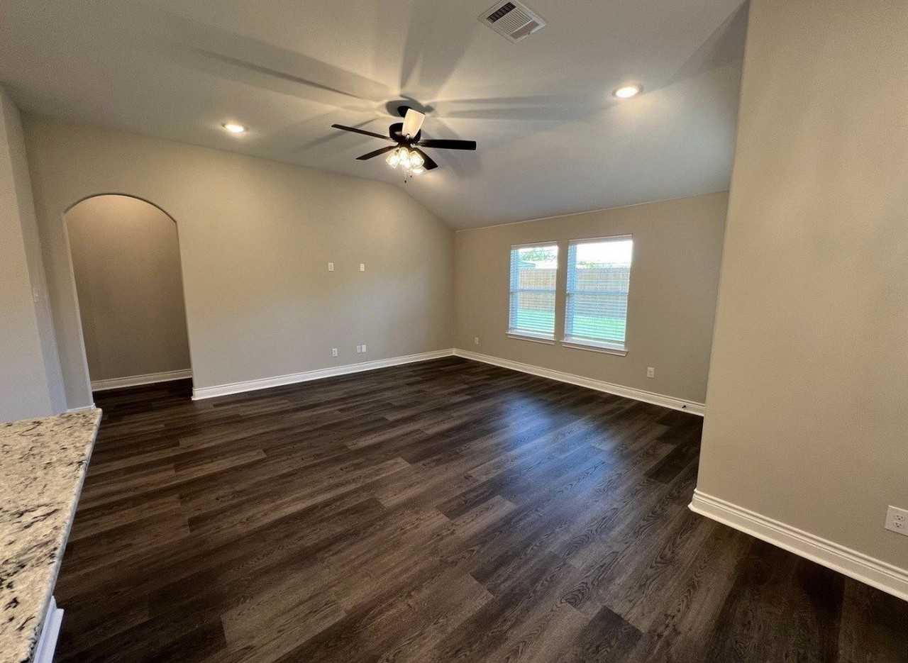 7505 Scott Ln - Photo 4 of 17