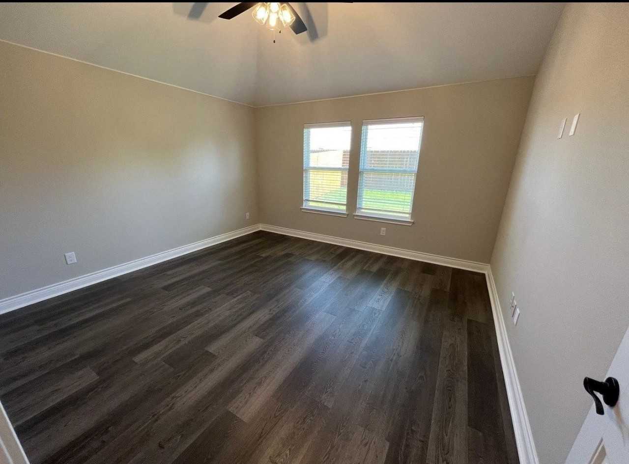 7505 Scott Ln - Photo 5 of 17