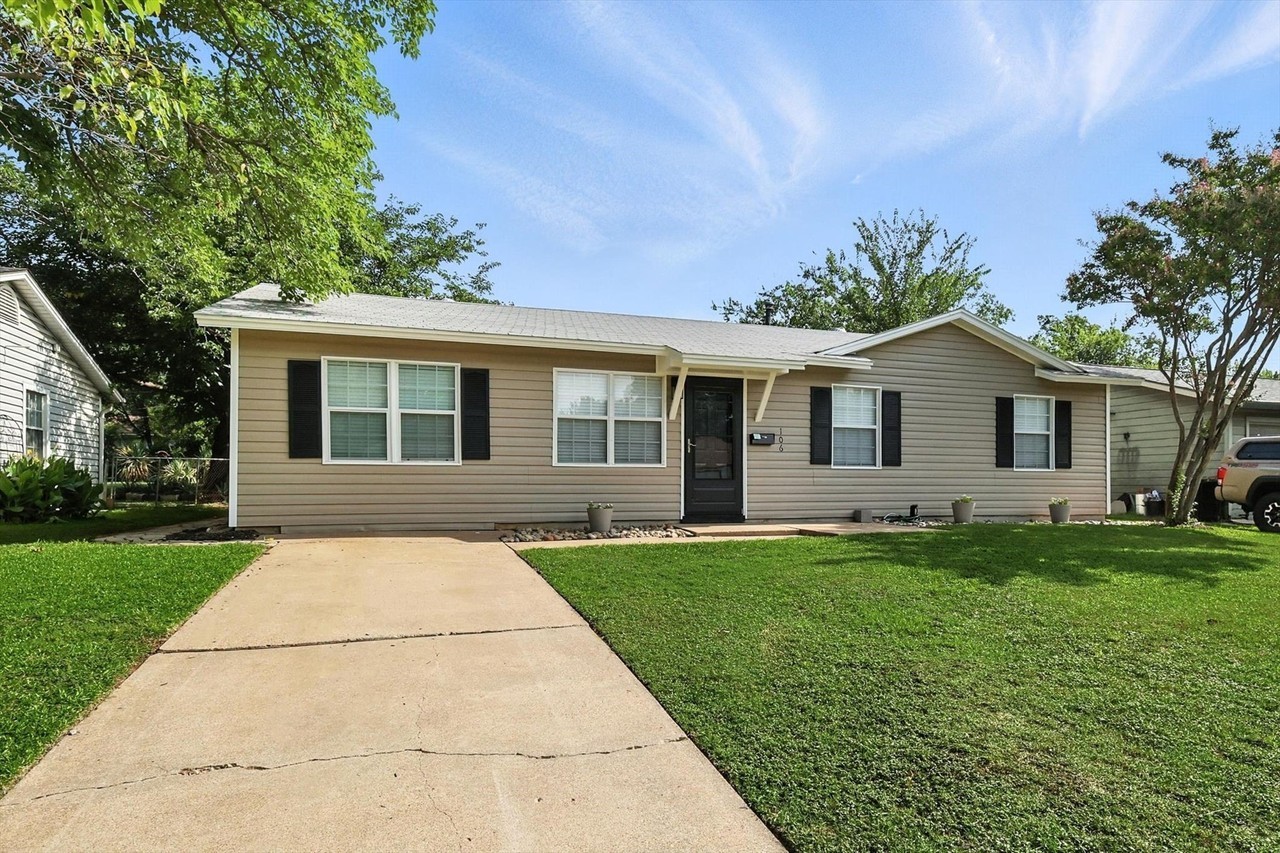 106 Tarrant Dr - Photo 2 of 28