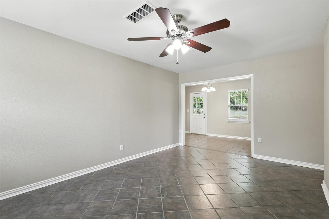 106 Tarrant Dr - Photo 6 of 28