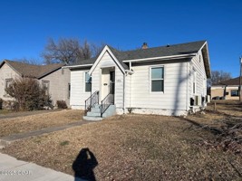 featured image of 1921 Annie Baxter Ave