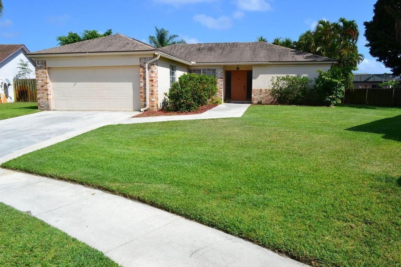 169 Arrowhead Cir - Photo 3 of 50