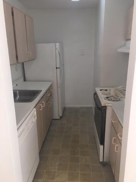 1201 Lake Victoria Dr #L - Photo 3 of 8