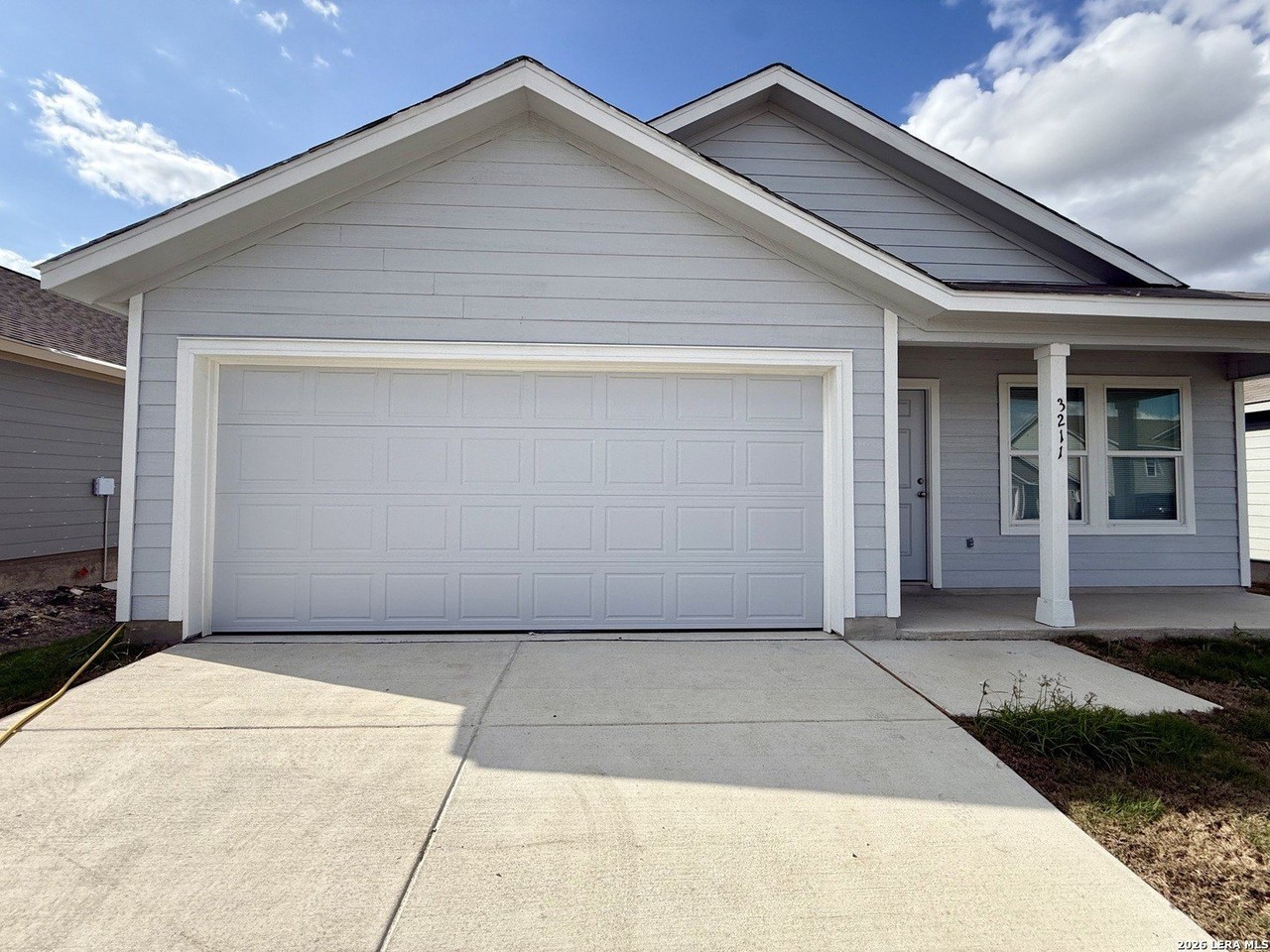 3211 Gilbert Gdn - Photo 2 of 32