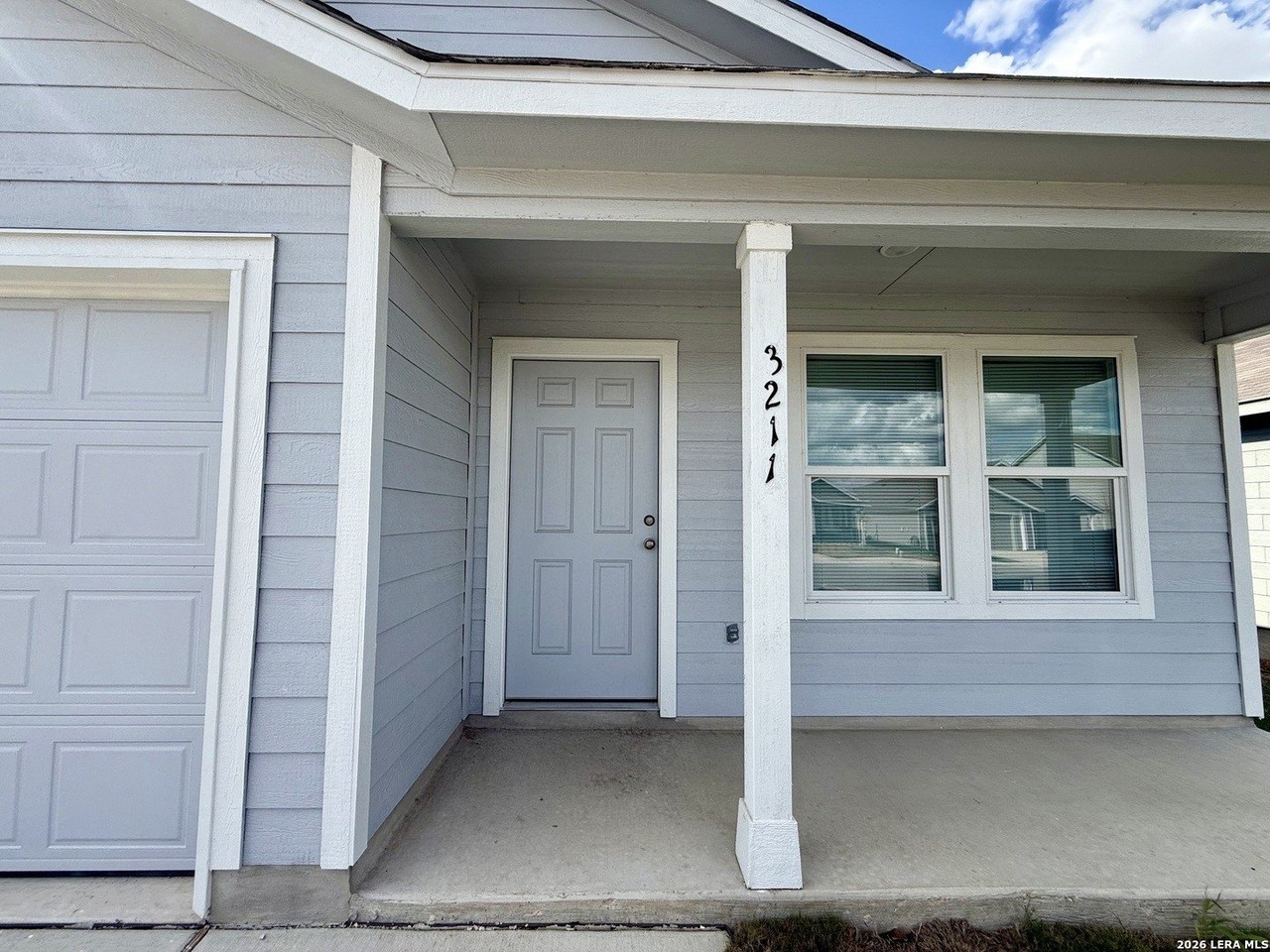 3211 Gilbert Gdn - Photo 4 of 32