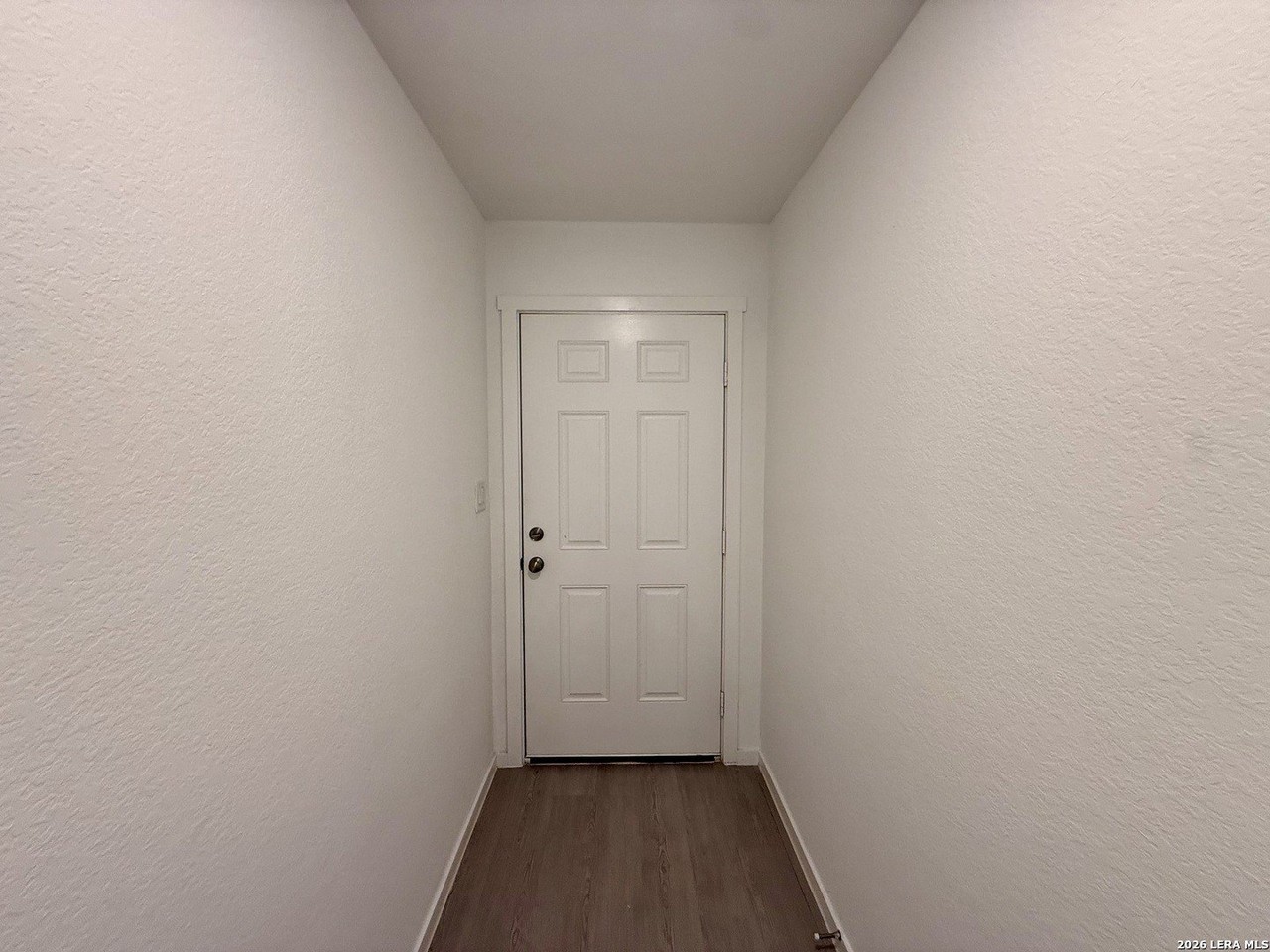 3211 Gilbert Gdn - Photo 5 of 32
