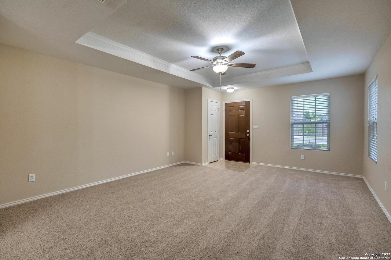 10527 Noble Cyn - Photo 4 of 25